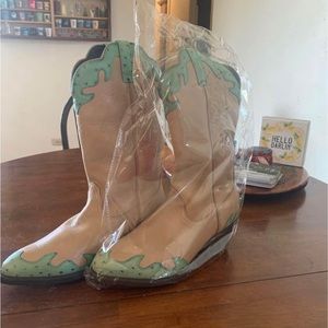 Twisted-X Boots Brand new-never worn Turquoise and tan with a pointy toe Size 8.